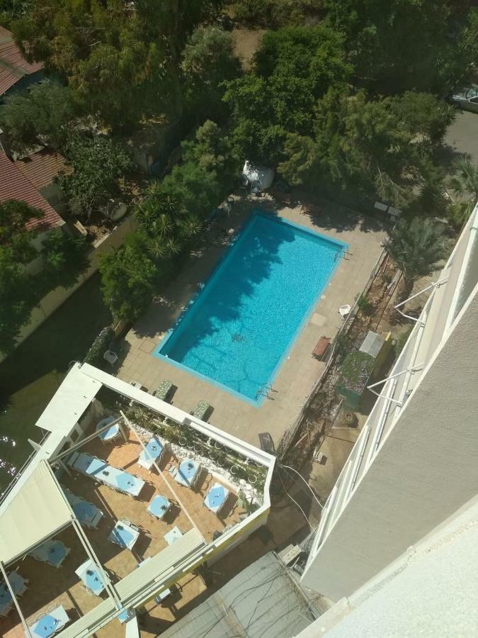 Beachfront Skyline Retreat 1Br Pool Central 拉纳卡 外观 照片
