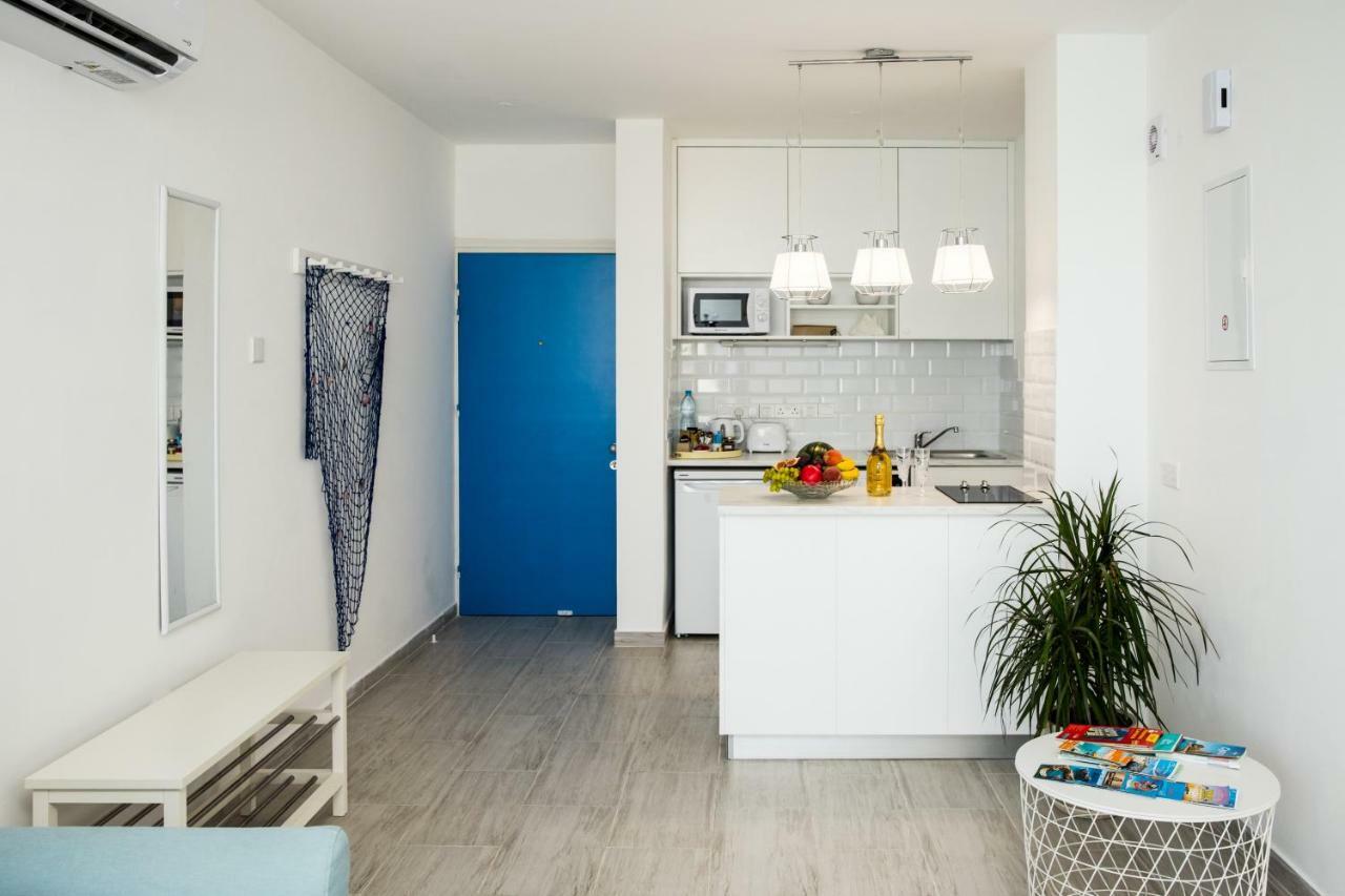 Beachfront Skyline Retreat 1Br Pool Central 拉纳卡 外观 照片